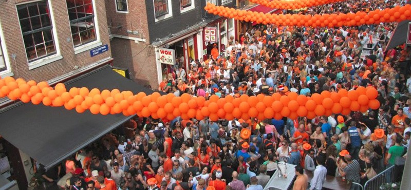 Reguliersdwarsstraat Gay bars during Kingsday