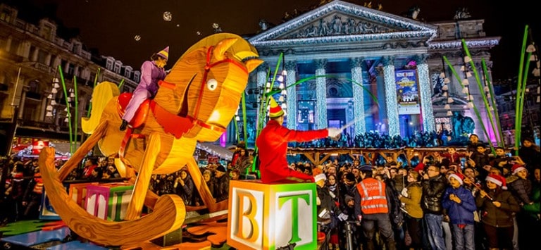Mercatino di Natale di Bruxelles 2022 profumo speziato di waffle e