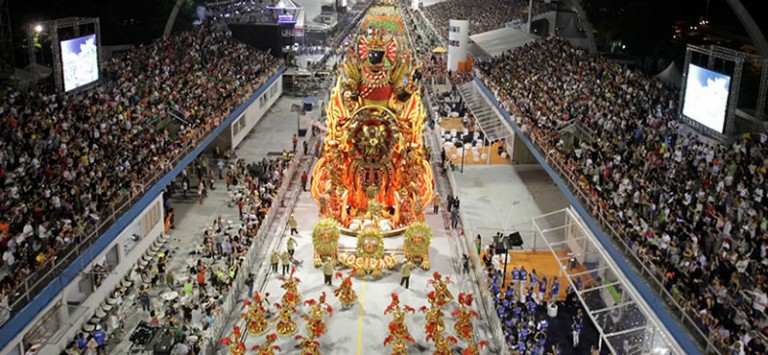 Abadás customizados para carnaval 2023: modelos fáceis de fazer Le carnaval de Sao Paulo 2023 est l'un des carnavals les plus colorés