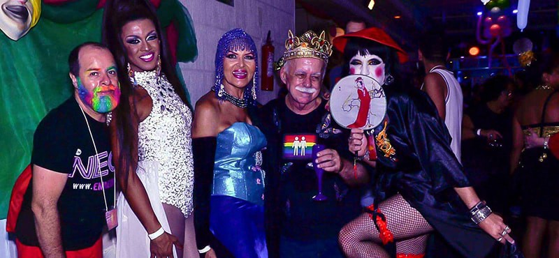 Francisco es el guía turístico de la comunidad gay